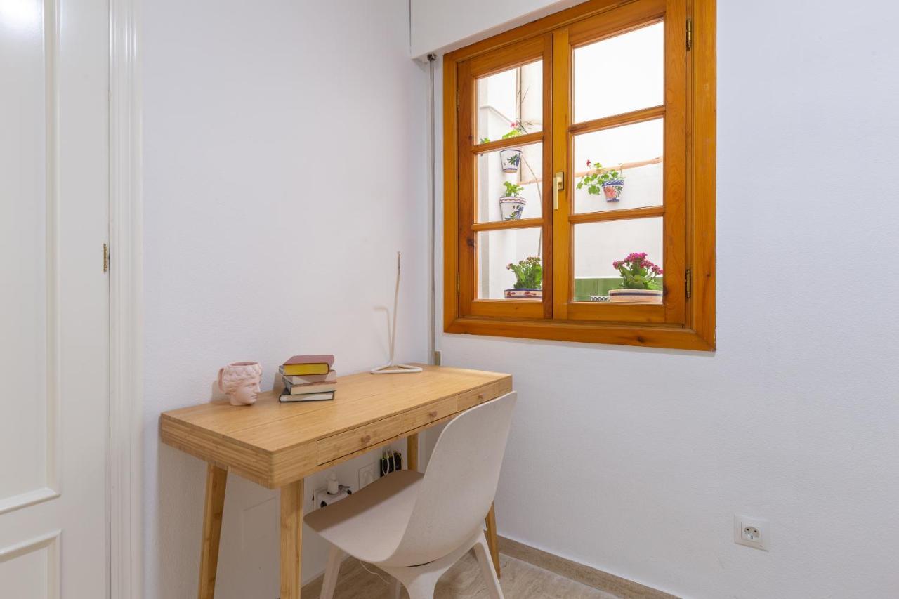 Bright Apartment With Patio And Balconies In The Center Málaga Kültér fotó